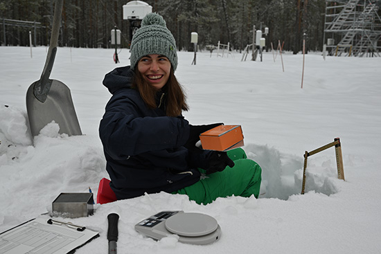 Snowmeasurements_Sodankylä_Marina Falke_photo by Lisa König.JPG