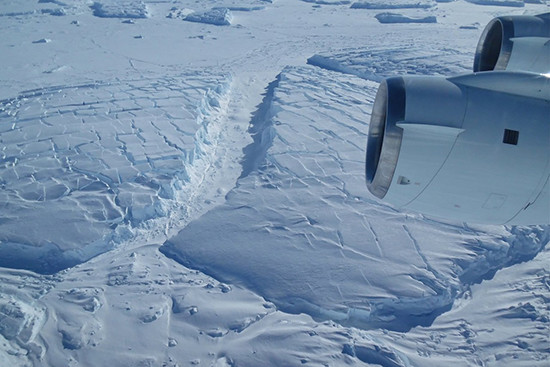 frozen_icebergs_near_thwaites_glacier_in_west_antarctica_credit_nasa_jim_yungel.jpg