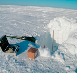 snow-pit-photo-G-Rotschky.jpg