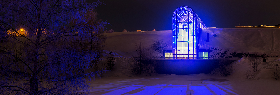 Arktikum Suomen lipun väreissä 2017