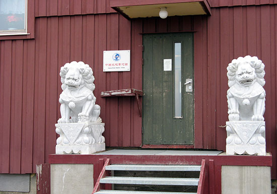 Kiinan_tutkimusasema_Ny_Ålesund_Huippuvuoret_Anna-Liisa Ylisirniö_web.jpg