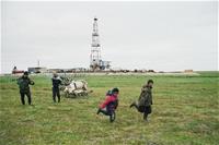 stammler-children-from-camp-2-playing-on-a-pasture-close-to-an-oil-rig-on-the-toravei-deposit-nenets-ao-barents-region-russia.jpg